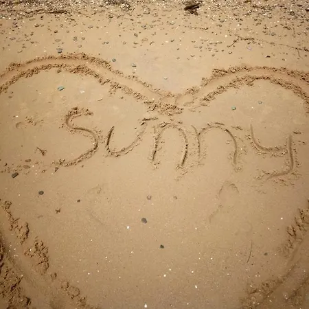 Sunny Studio * סאני ביץ'